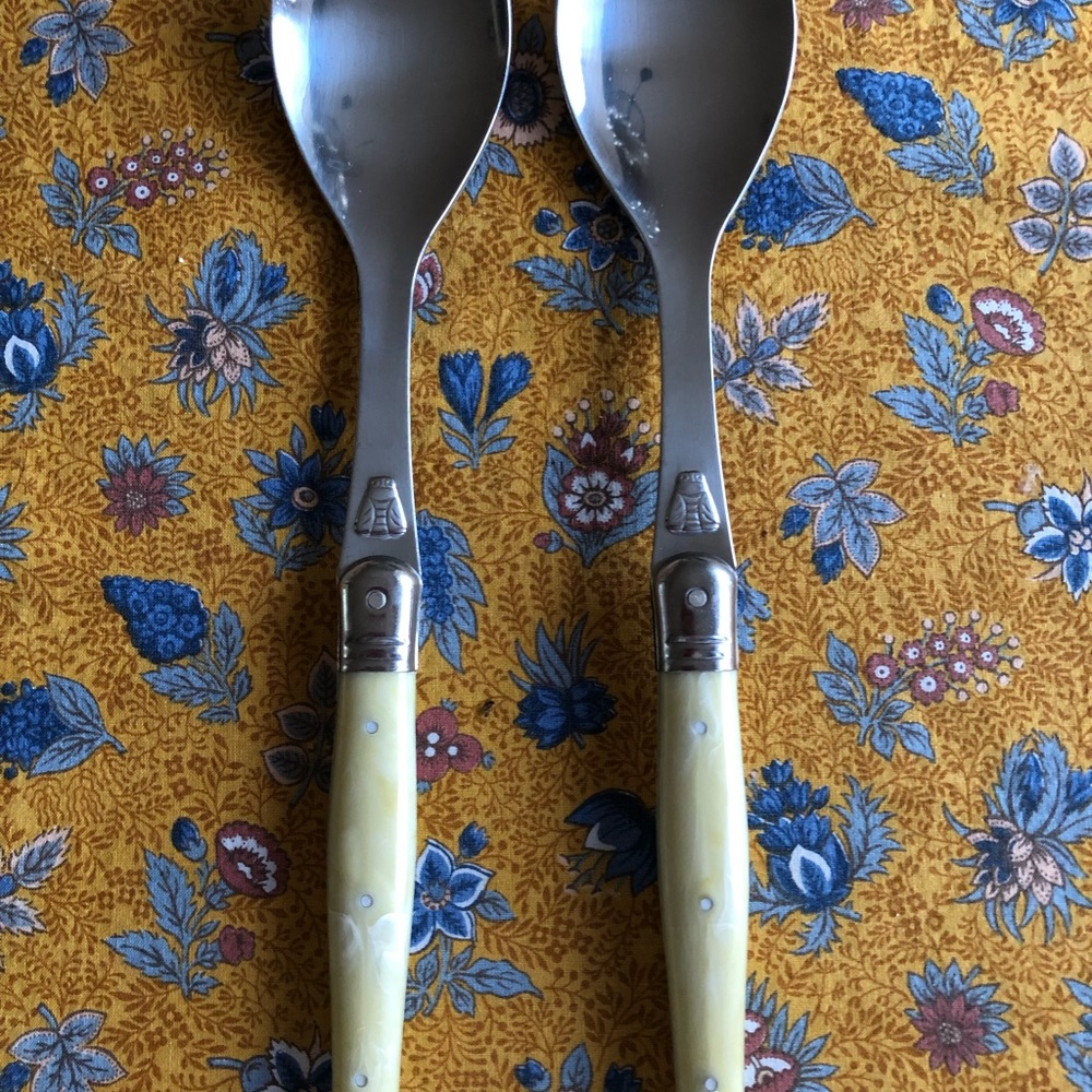 Salad serving spoon like new